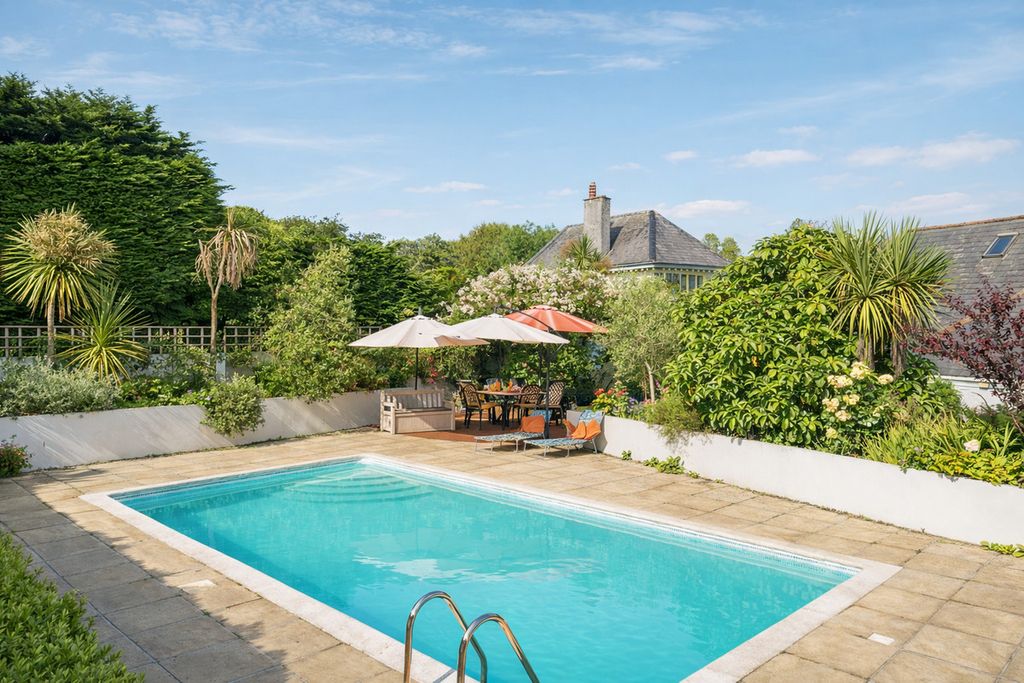 Property photo 3 of 18