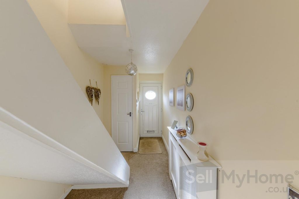 Property photo 2 of 15 Entrance Hall