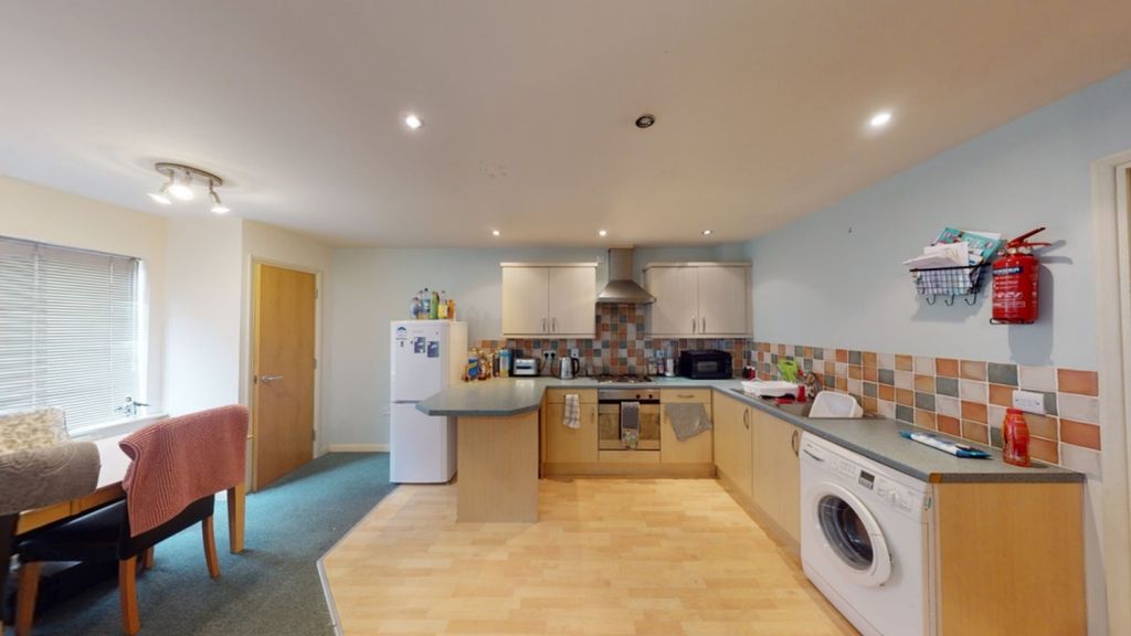 Property photo 1 of 4 A Spacious And Tidy Kitchen With Modern Appliances...