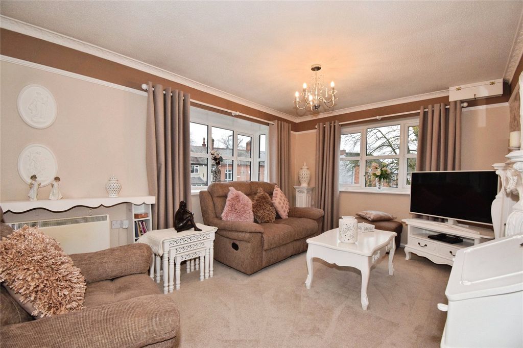 Property photo 2 of 20 Lounge