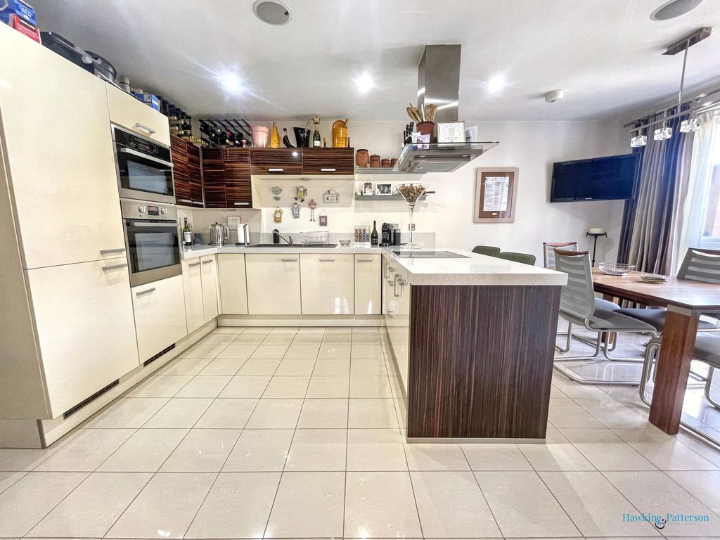 Property photo 2 of 24