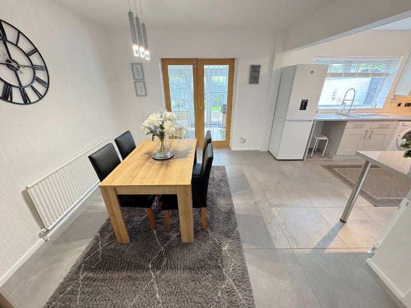 Property photo 3 of 31 Dining Kitchen