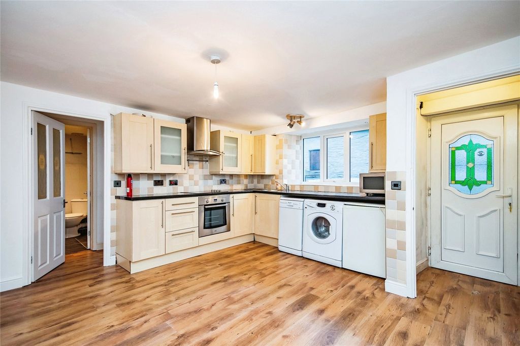 Property photo 3 of 16 Picture No. 09
