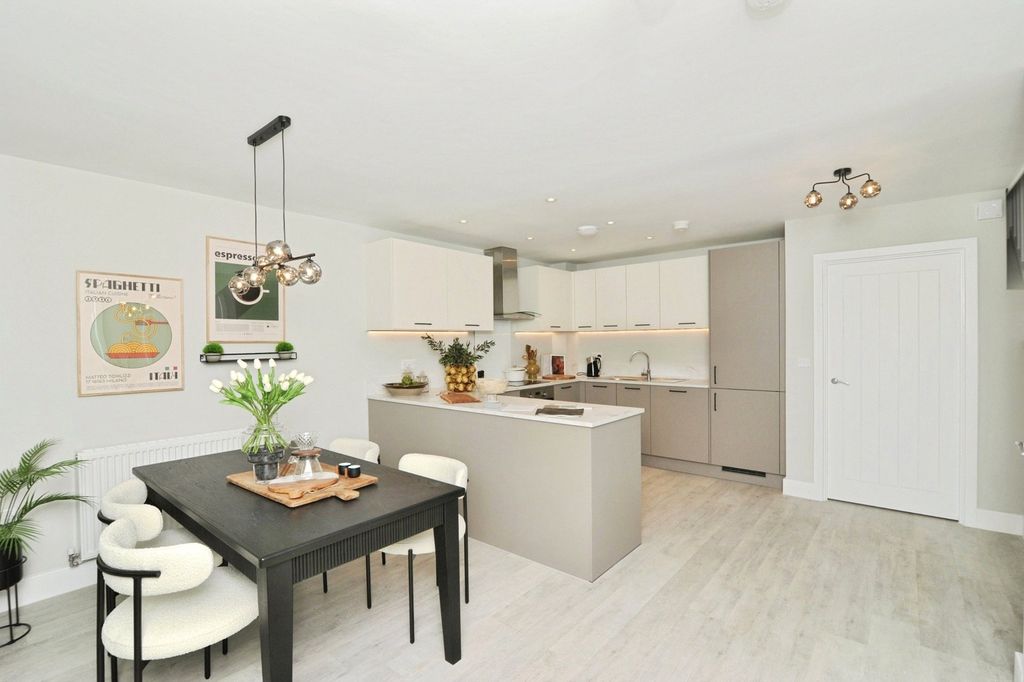 Property photo 2 of 10 Kitchen Diner