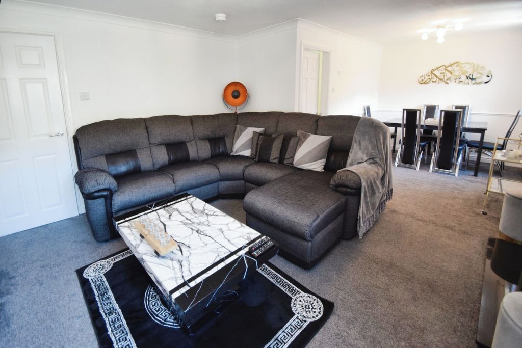 Property photo 2 of 23 d95A838F-Lounge