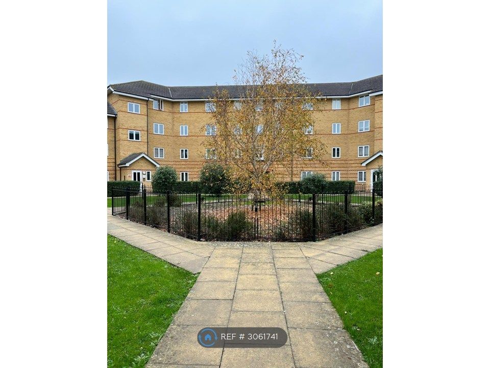 Property photo 2 of 11 Communal Gardens
