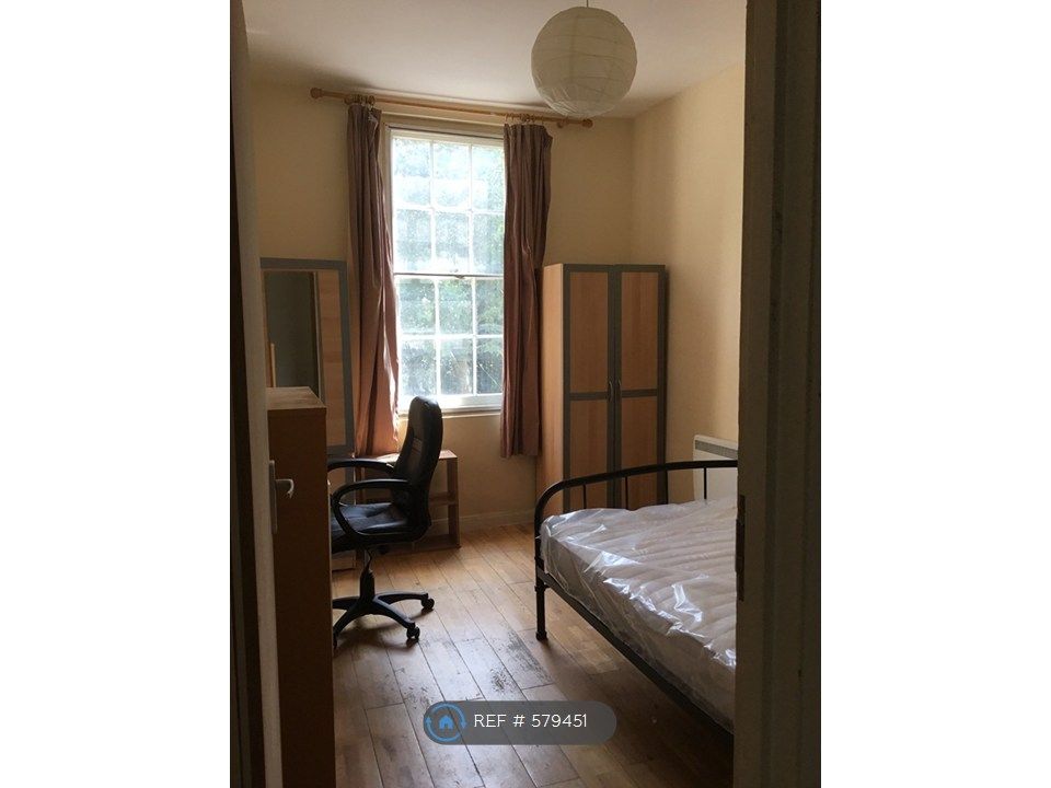 Property photo 1 of 4 Large Room