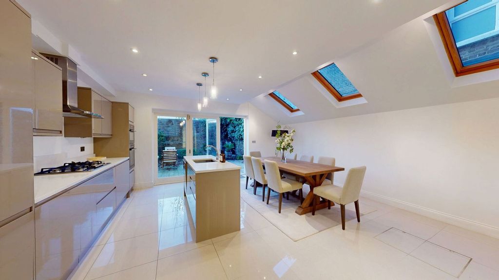 Property photo 3 of 26