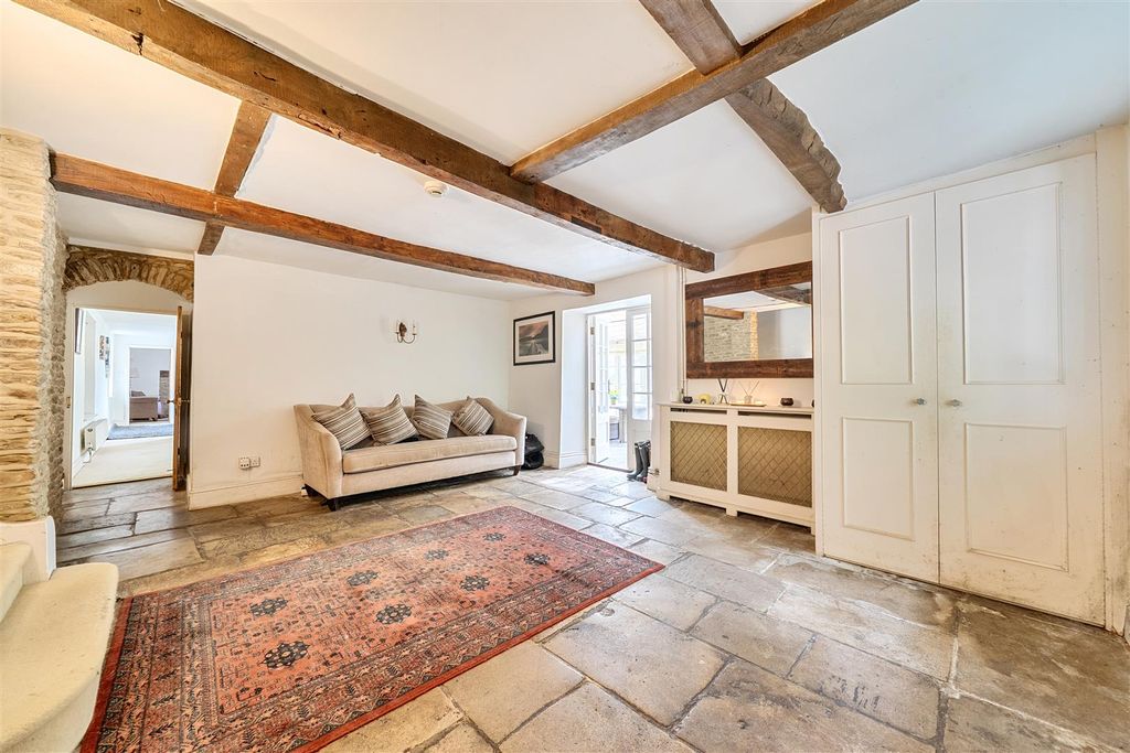 Property photo 2 of 28 Entrance Hall