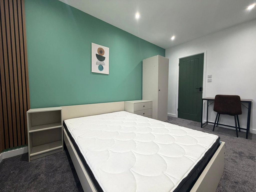 Property photo 1 of 8 Bedroom