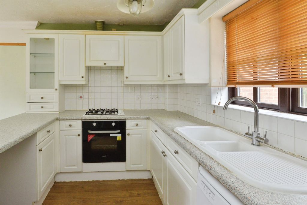 Property photo 3 of 14 Kitchen