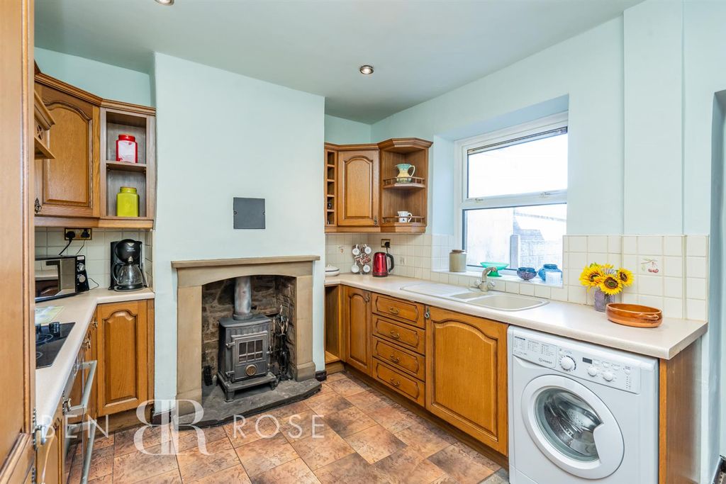 Property photo 3 of 17 Kitchen