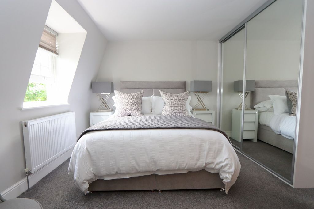 Additional image 6 of 2 bed flat for saleHemnall Street, Epping CM16