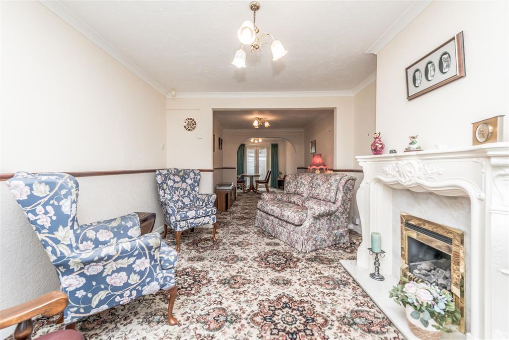 Property photo 2 of 26 Living Room / Dining Room: