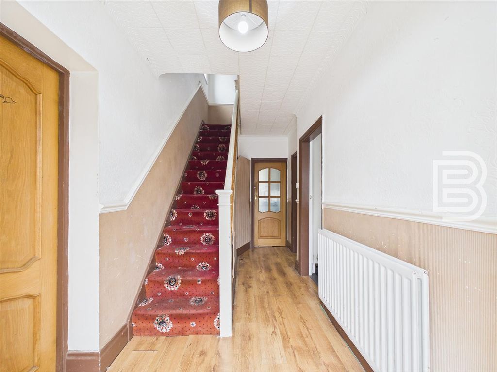 Property photo 3 of 14 Entrance Hall.Jpg