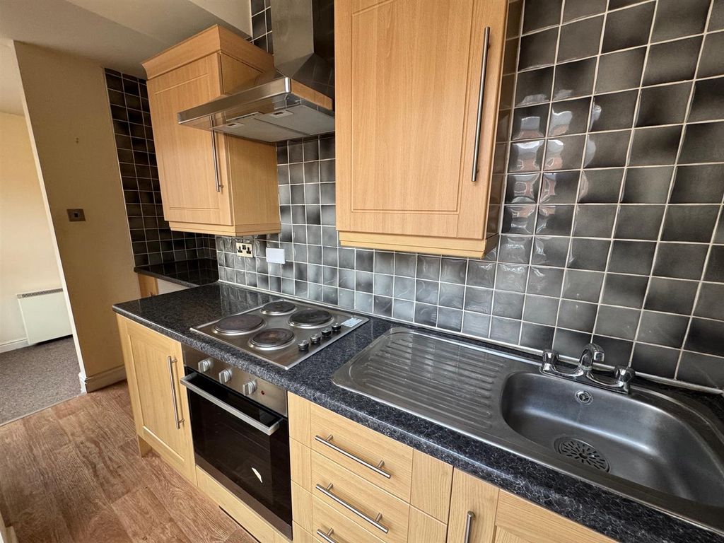 Property photo 2 of 7 Kitchen