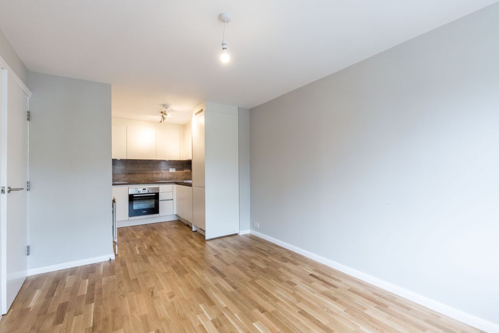 Property photo 2 of 11 Kitchen