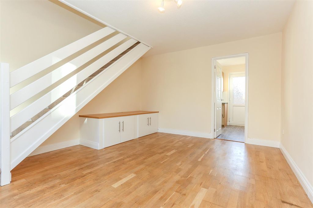 Property photo 2 of 10 Living