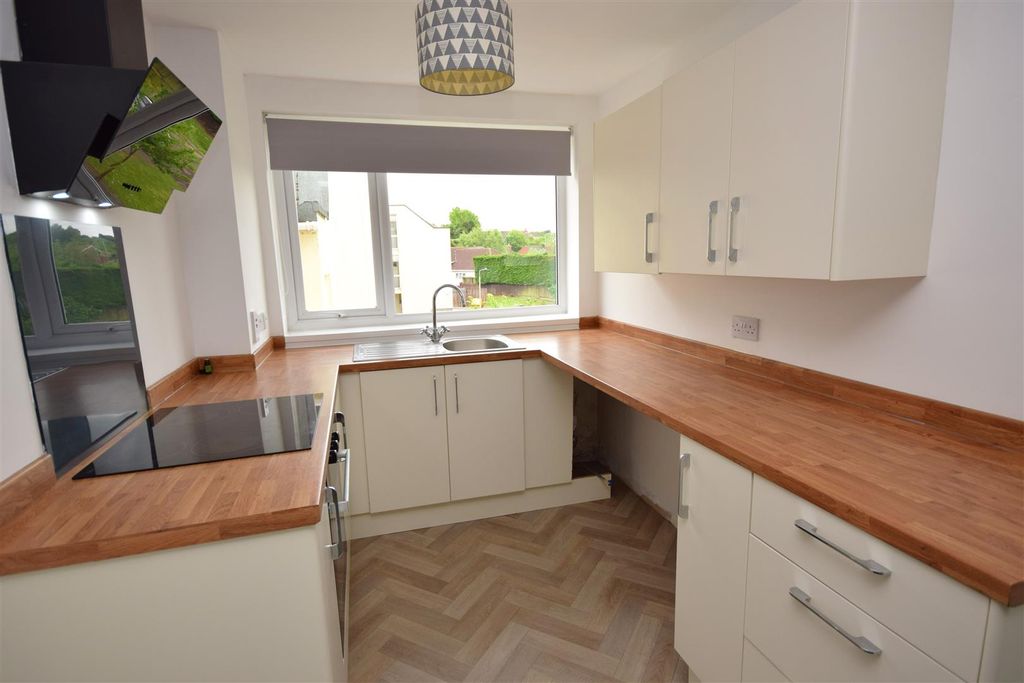 Property photo 3 of 20 Kitchen