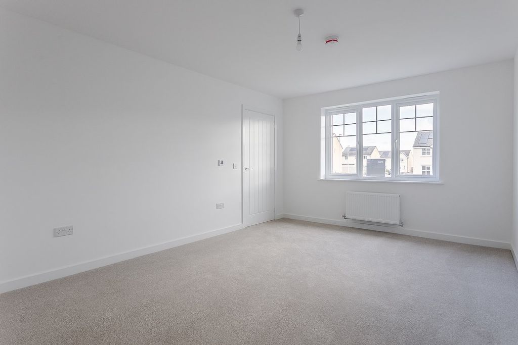 Property photo 2 of 23