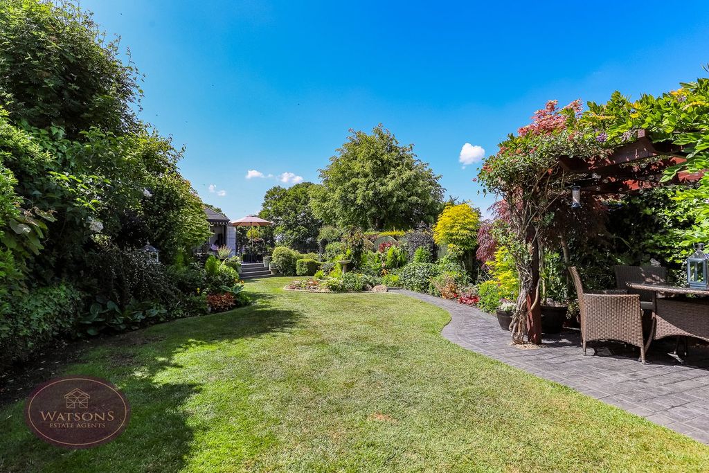 Property photo 3 of 35