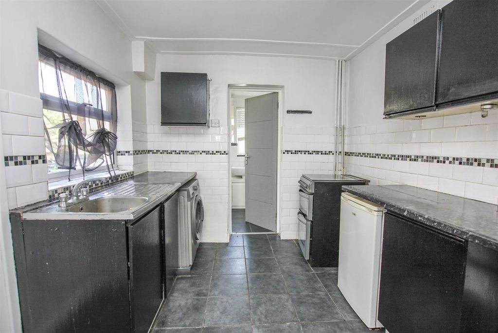 Property photo 3 of 12 Kitchen