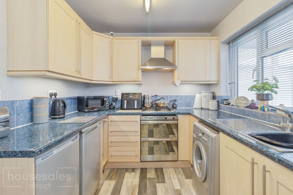 Property photo 2 of 12