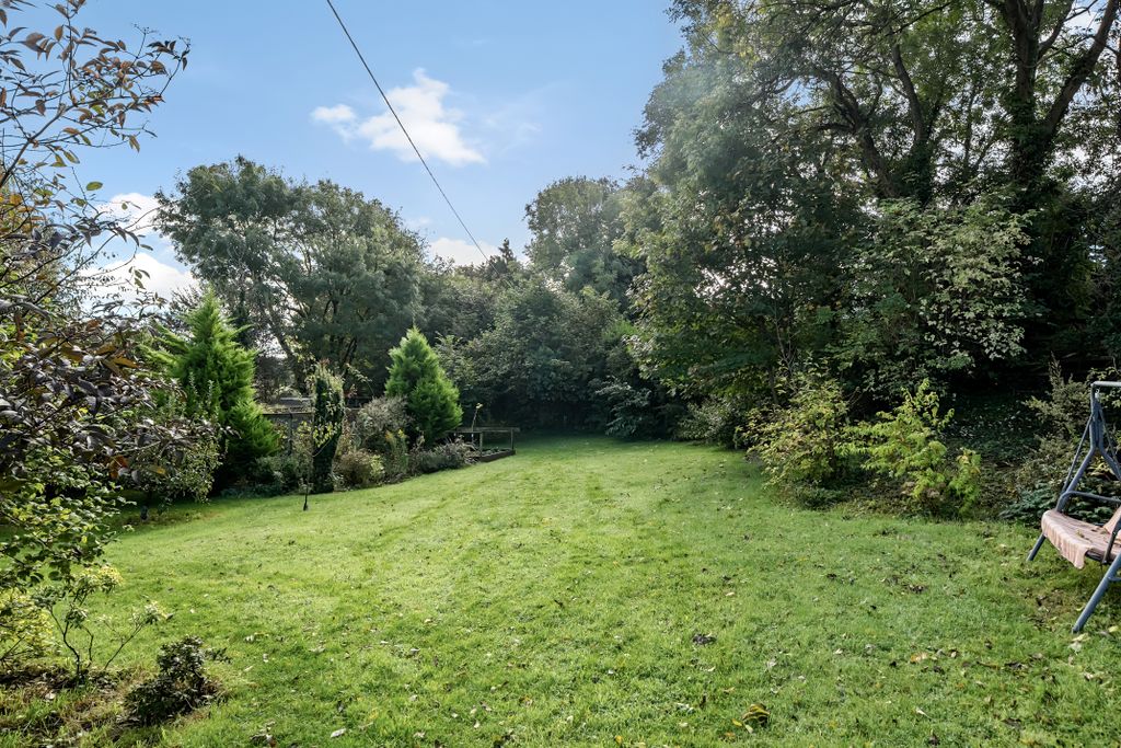 Property photo 2 of 28