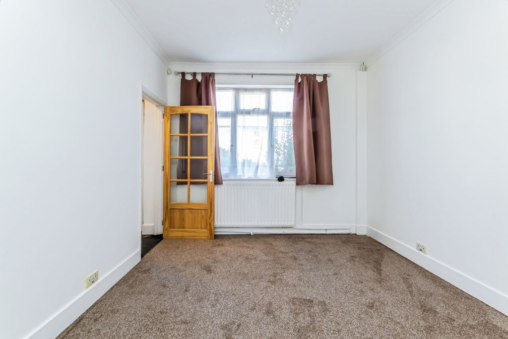 Property photo 2 of 18 Photo