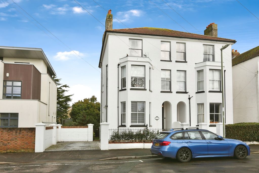 Property photo 1 of 21