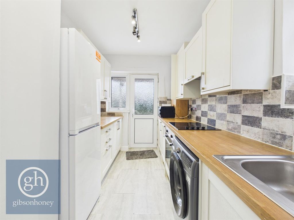 Property photo 3 of 12 Cam05080G0-Pr0286-Still002.Jpg