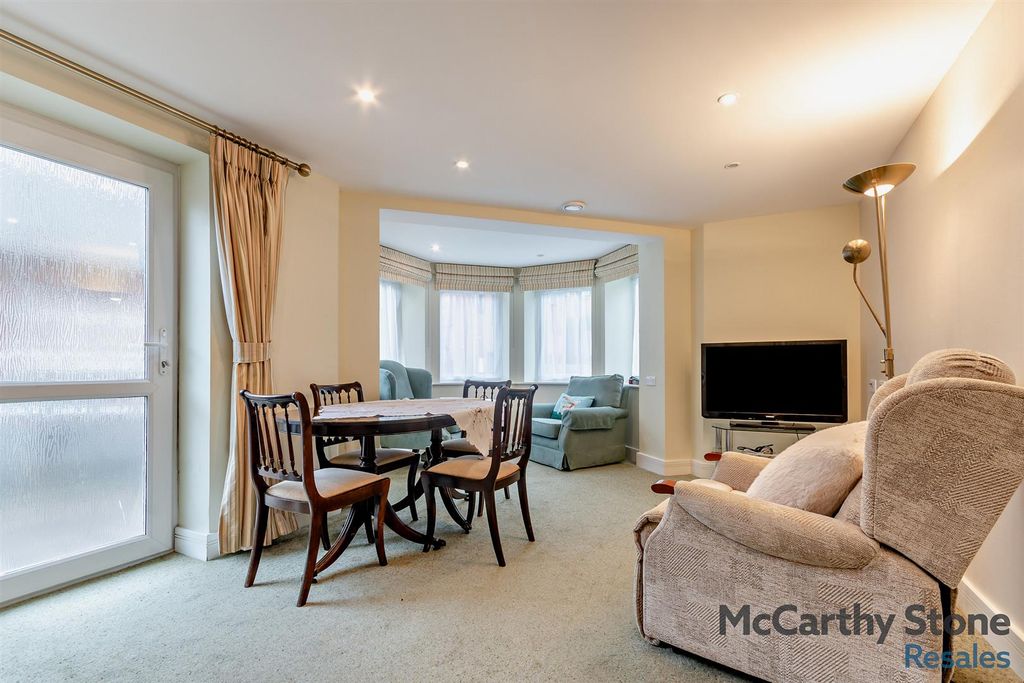 Property photo 3 of 16 8680401-Interior10-800.Jpg