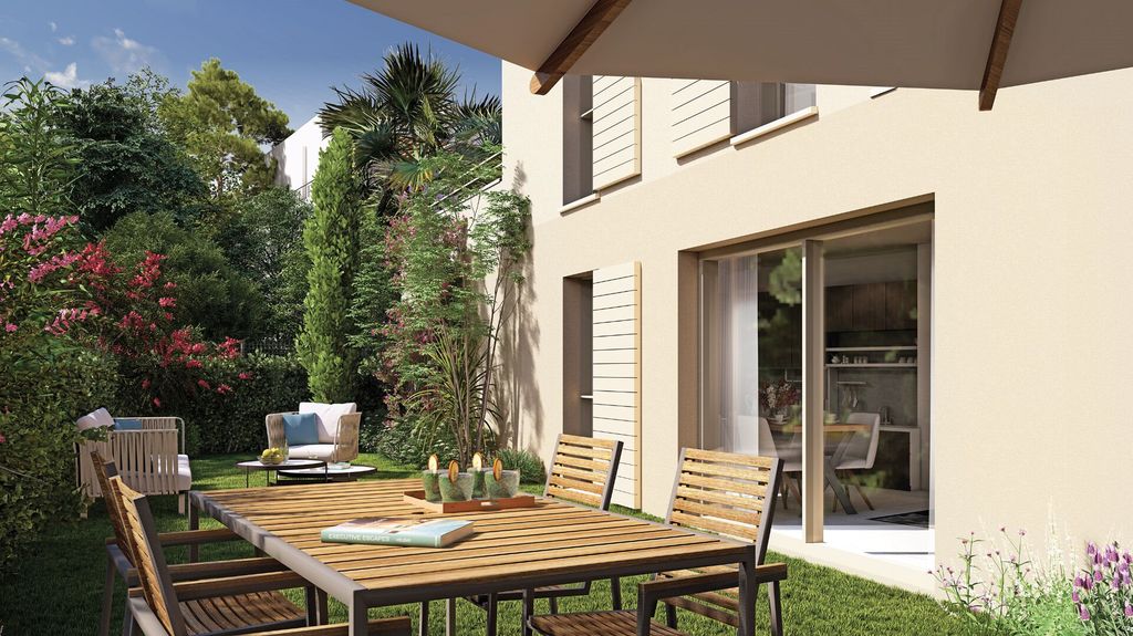 Property photo 1 of 8 Six Fours Les Plages Apartment - From T2 To T4