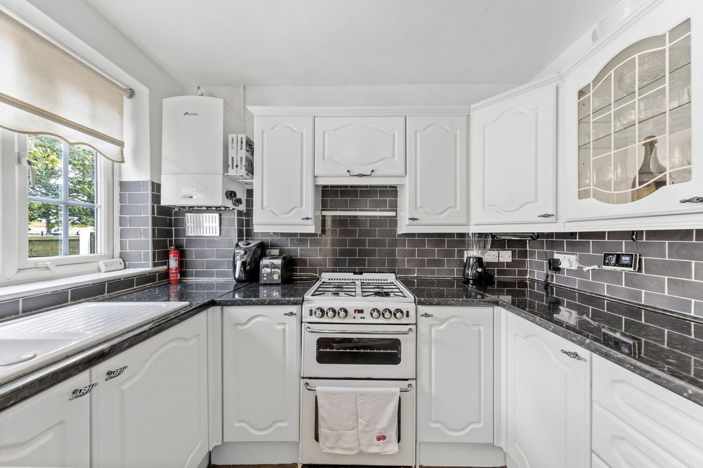 Property photo 3 of 23