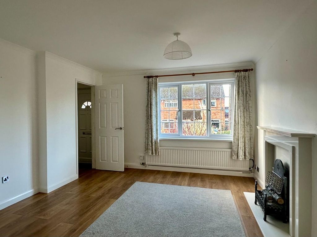 Property photo 2 of 23 Living Room