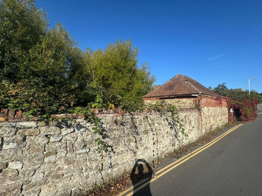 Property photo 2 of 11