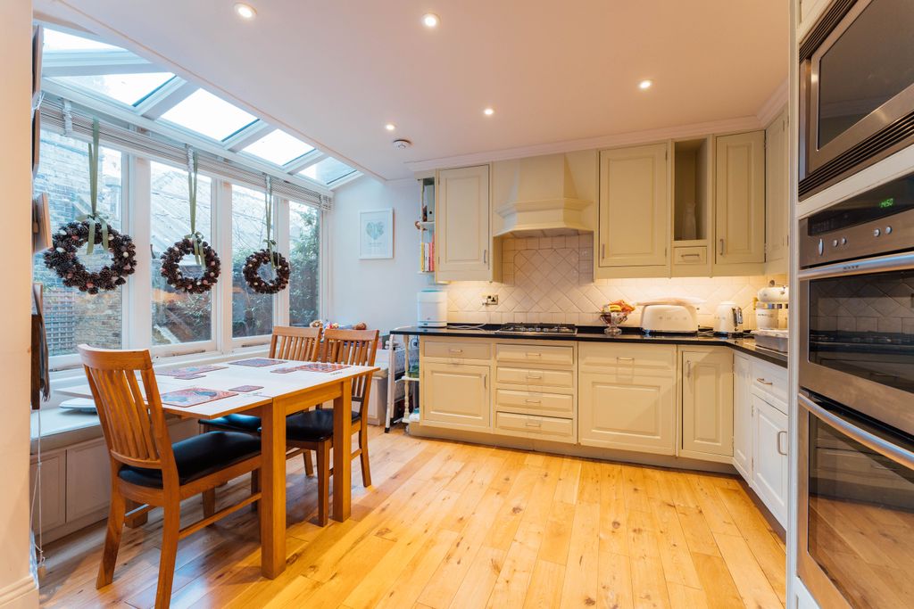 Property photo 3 of 16 Kitchen