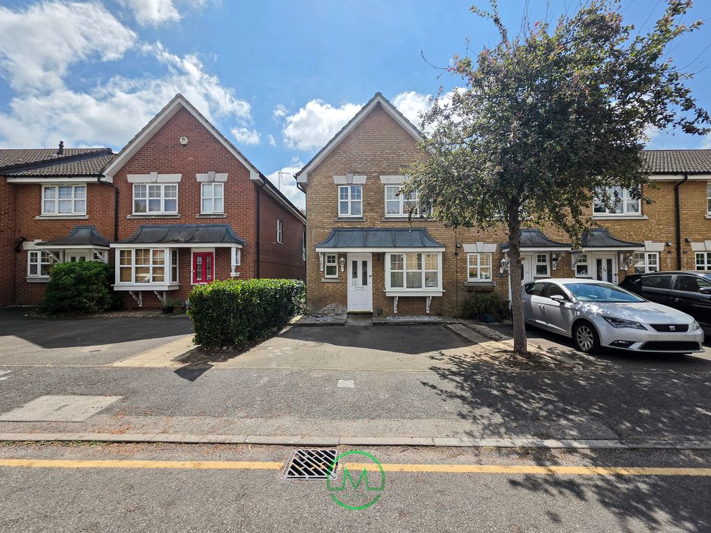 Property photo 1 of 16 Three Bedroom End Of Terrace House