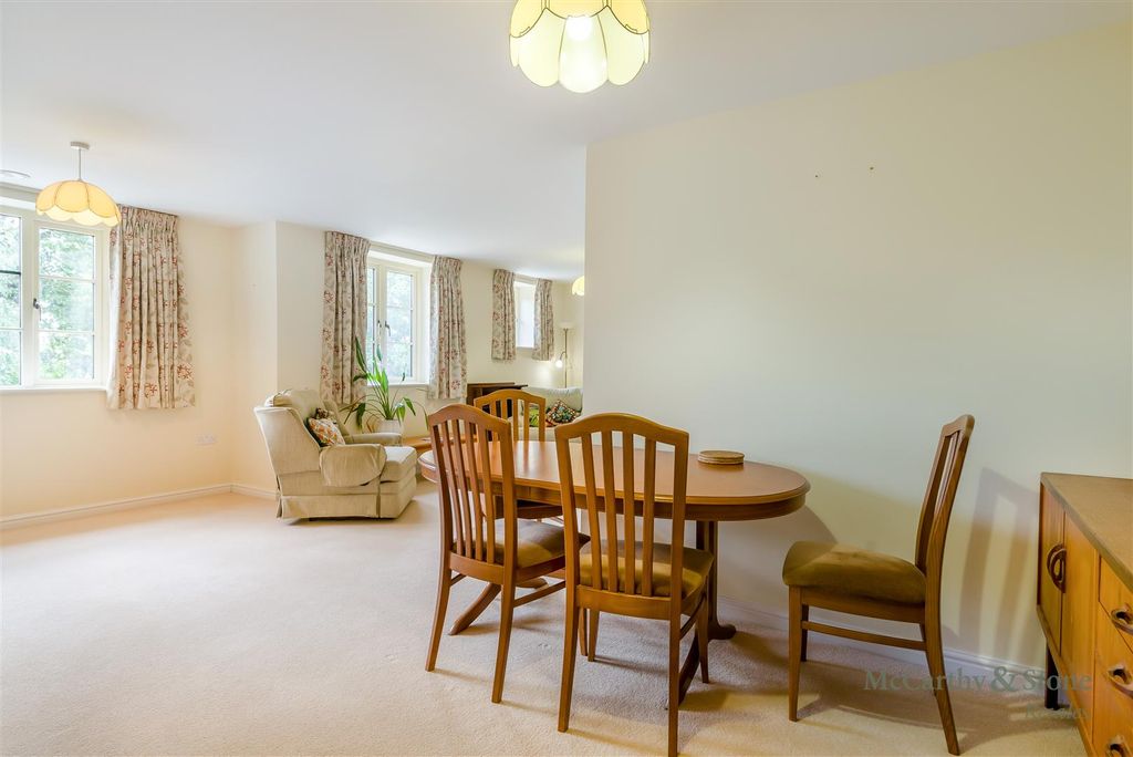 Property photo 3 of 27 8700294-Interior09.Jpg