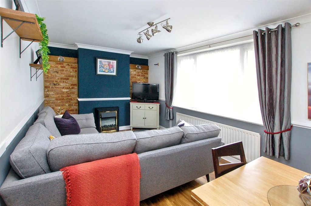 Property photo 2 of 18
