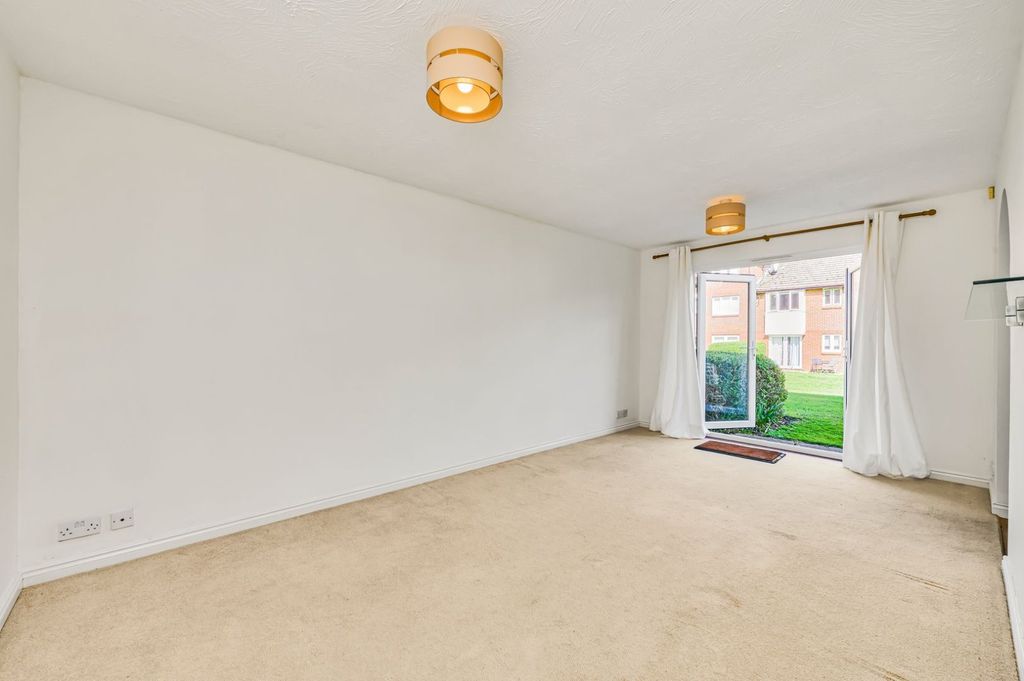 Property photo 2 of 11 Picture No. 17