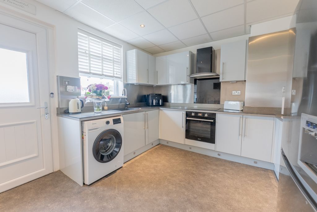 Property photo 3 of 39 Gallery