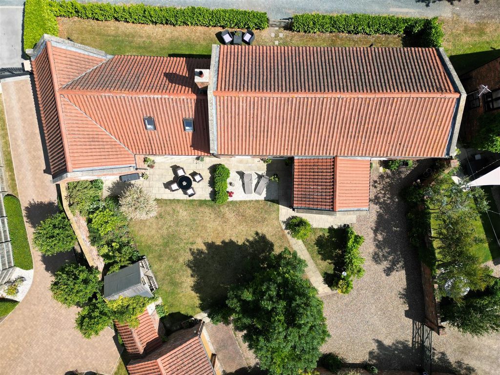 Property photo 3 of 34