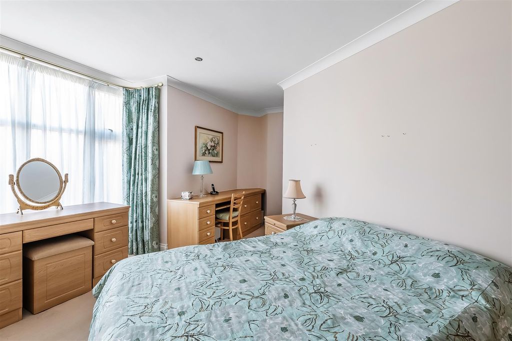 Additional image 9 of 2 bed flat for saleStation Road West, Oxted RH8