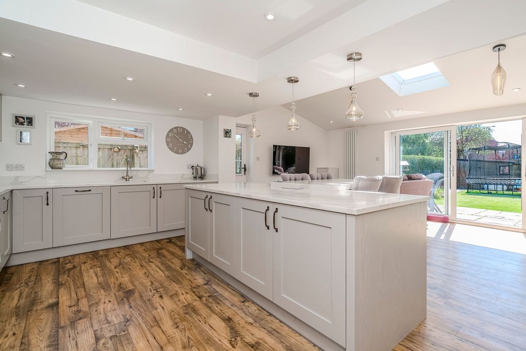 Property photo 3 of 49