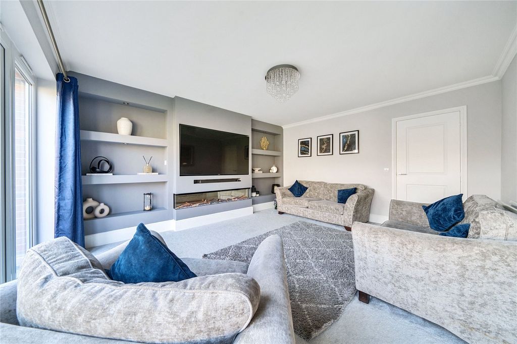 Property photo 2 of 20 Lounge