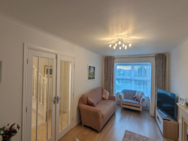 Property photo 2 of 11 Lounge