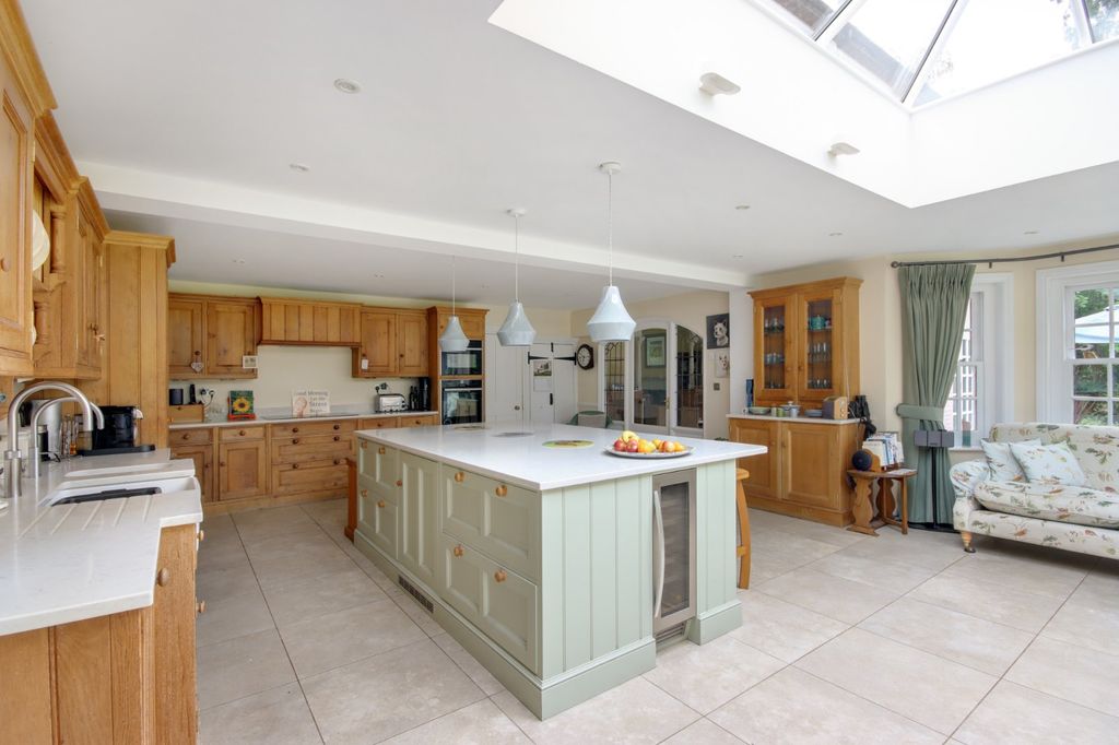 Property photo 3 of 35 Kitchen