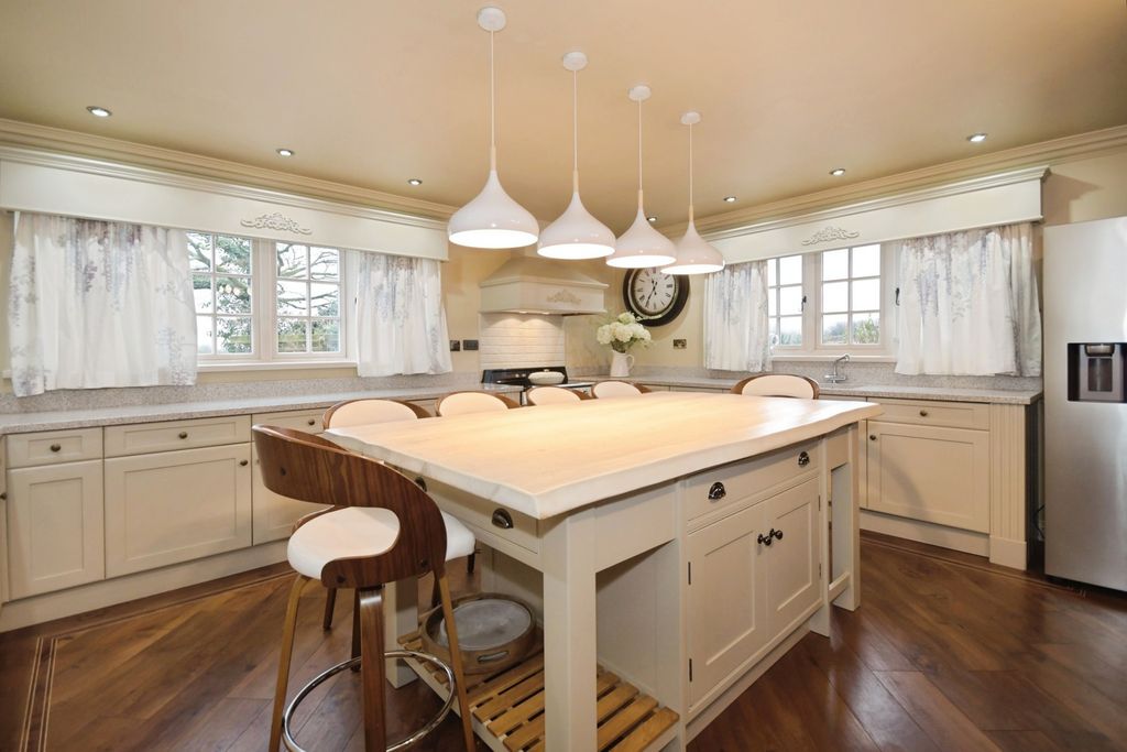 Property photo 3 of 28 Pbox-Img.Jpg