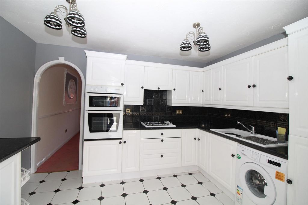 Property photo 1 of 10 Two Bedroom House